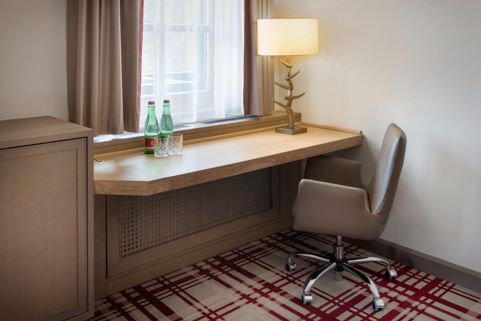 Grand Deluxe Zweibettzimmer mit 2 Einzelbetten und Gartenblick